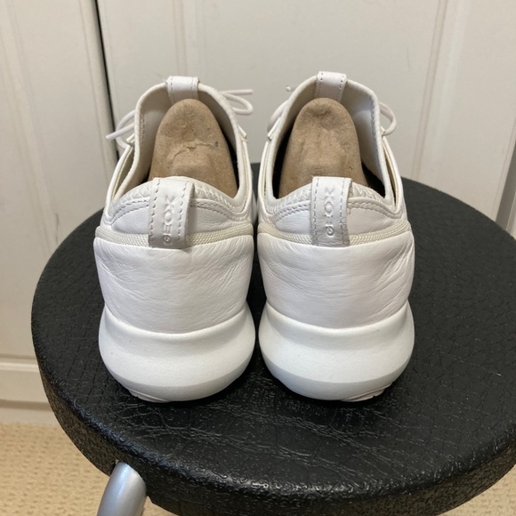 New without Box Geox Women's White Sneaker Leather Size: 7 - Picture 4 of 8